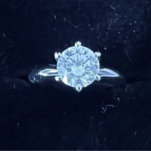 SATEUR round white gold / crystal stone. Brilliant. Never worn. In box. Size 6.5